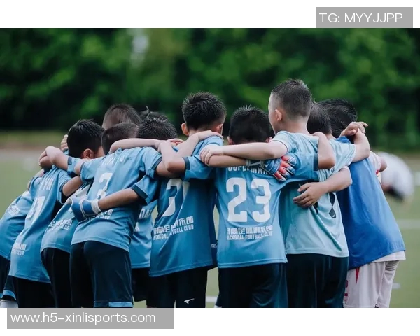 精彩踢足球视频集锦展示足球技巧与团队配合的完美瞬间